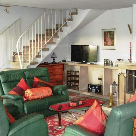 3 Bedroom Amazing In E-38644 *